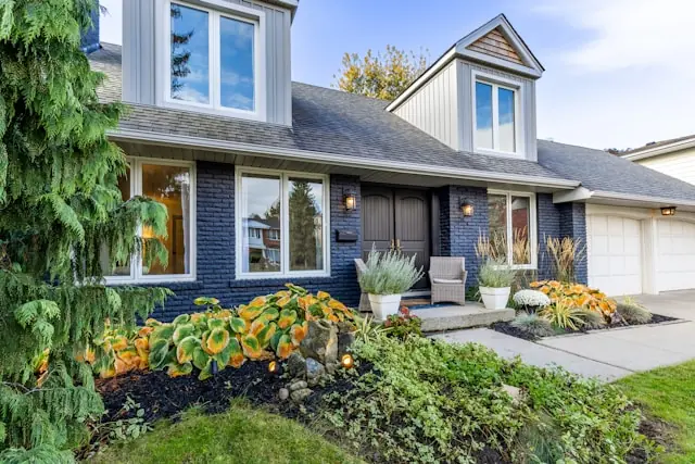 Modern House With a Beautiful Garden